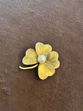 Vintage Signed Wells 12KGF Four Leaf Clover Pin with Pearl